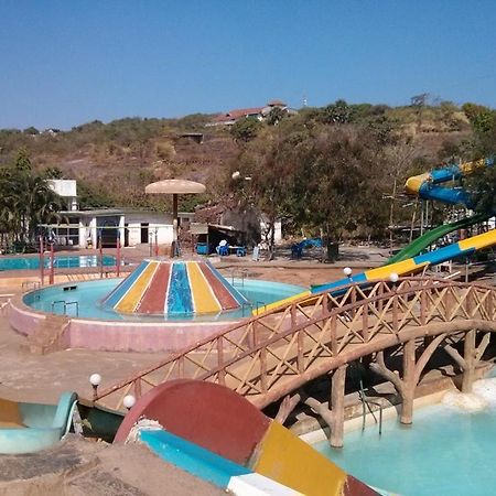 Pali Beach Resort Mālād Esterno foto